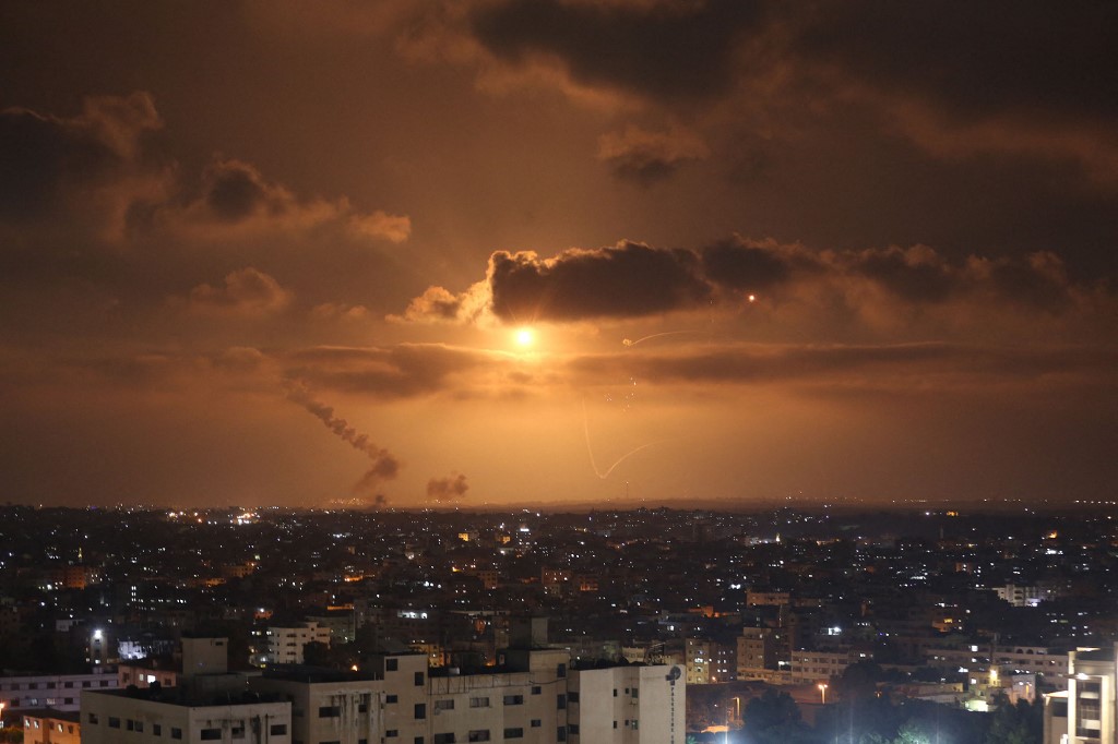 A Gázai egészségügyi minisztérium szerint civilek is meghaltak az izraeli rakétacsapásokban