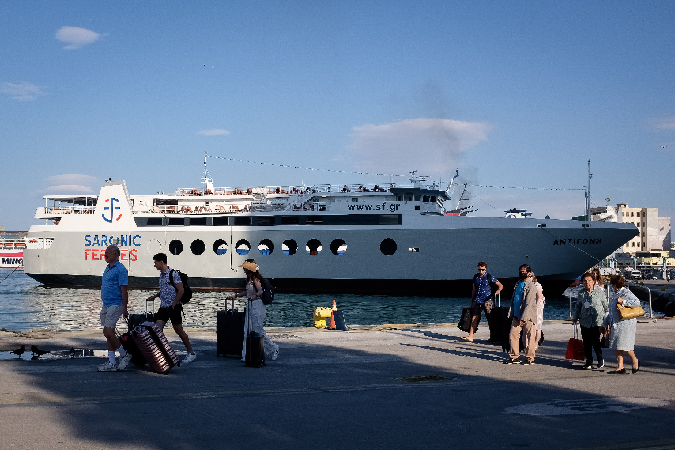 Turisták tűntek el Görögországban a viharos Égei-tengeren