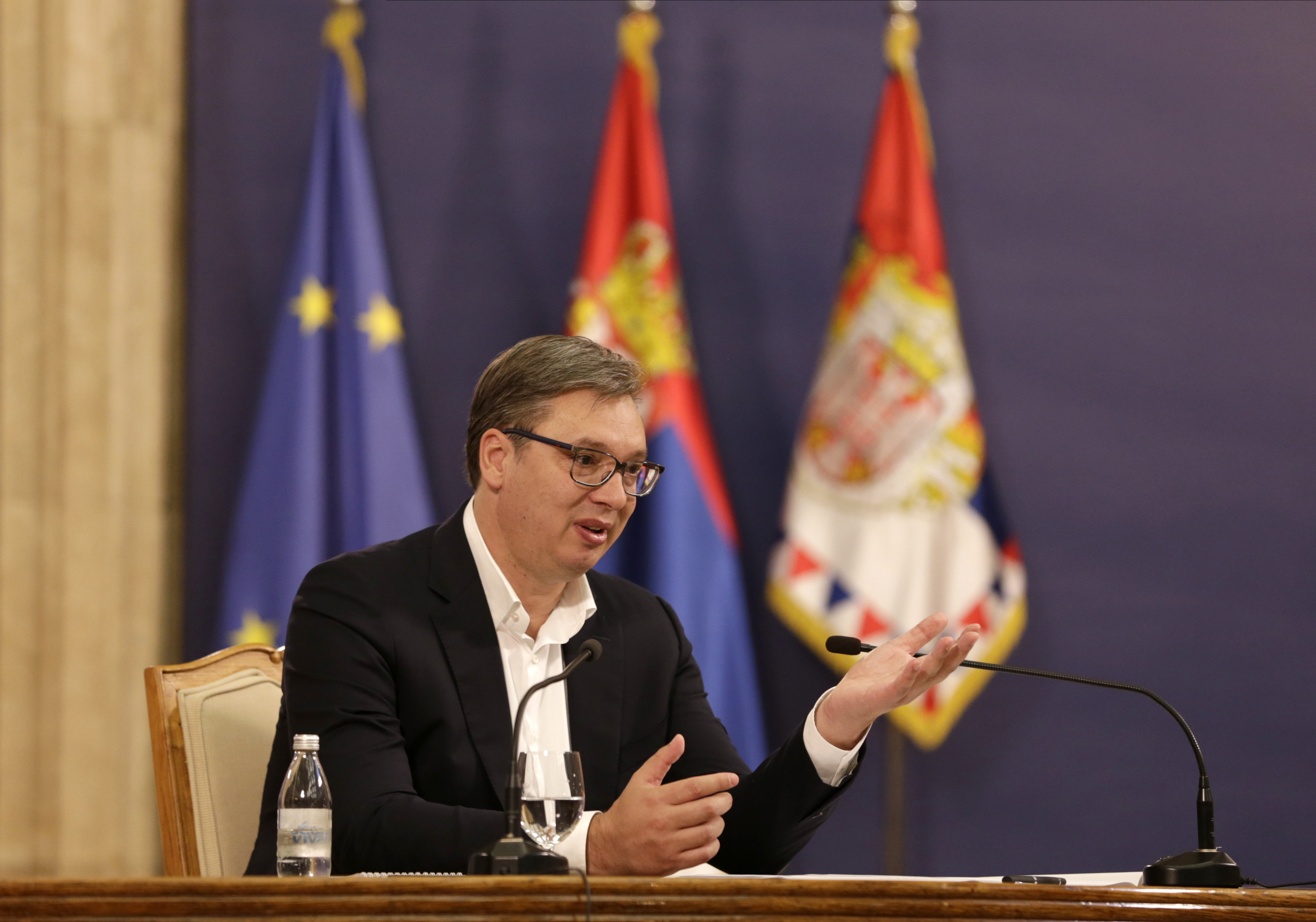 Beindult a vakcinabiznisz, Vučić befektetne: a kínai oltás a legdrágább