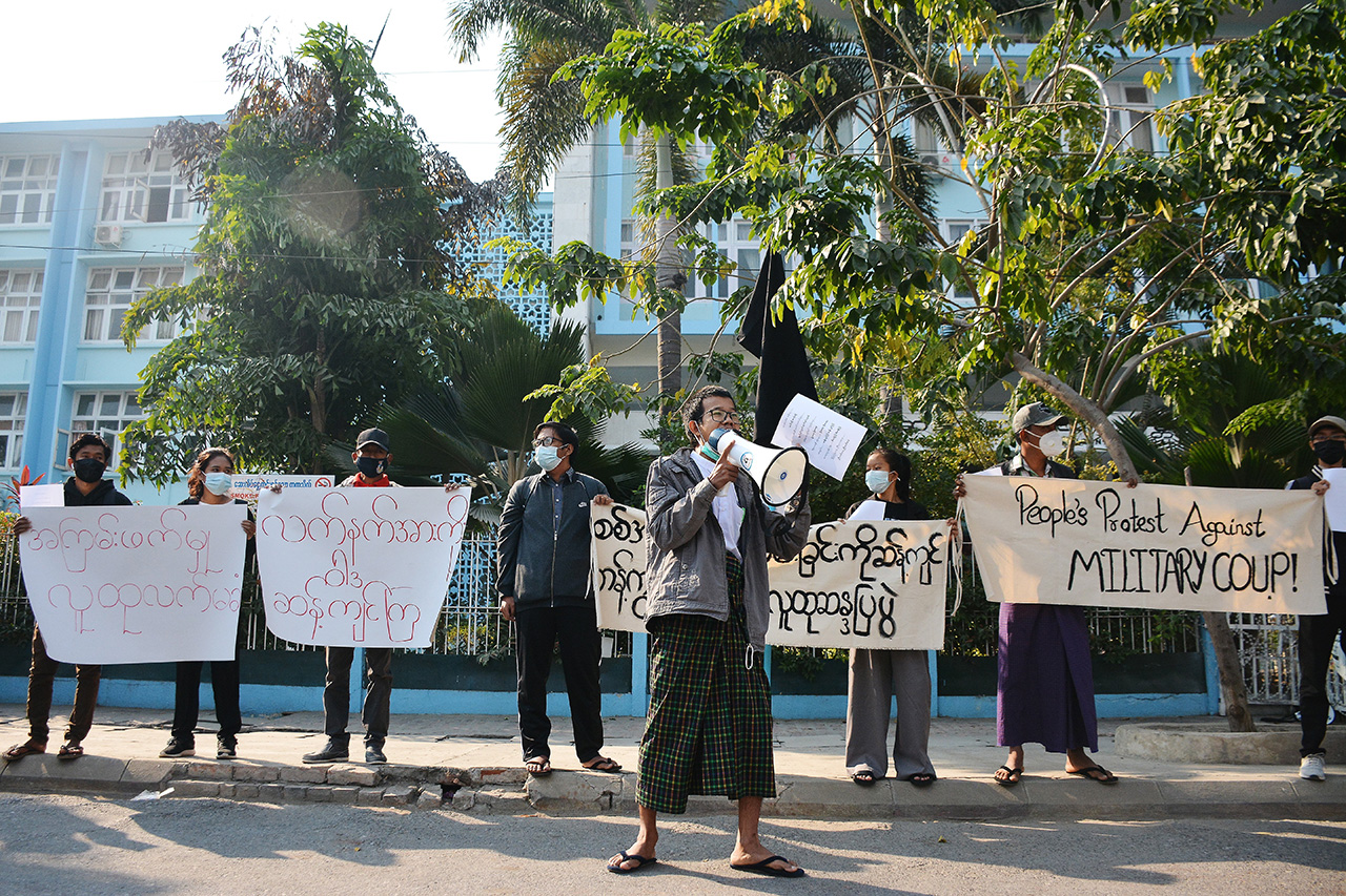 A mianmari hadsereg az egész internetet lezárta, újabb tüntetések vannak