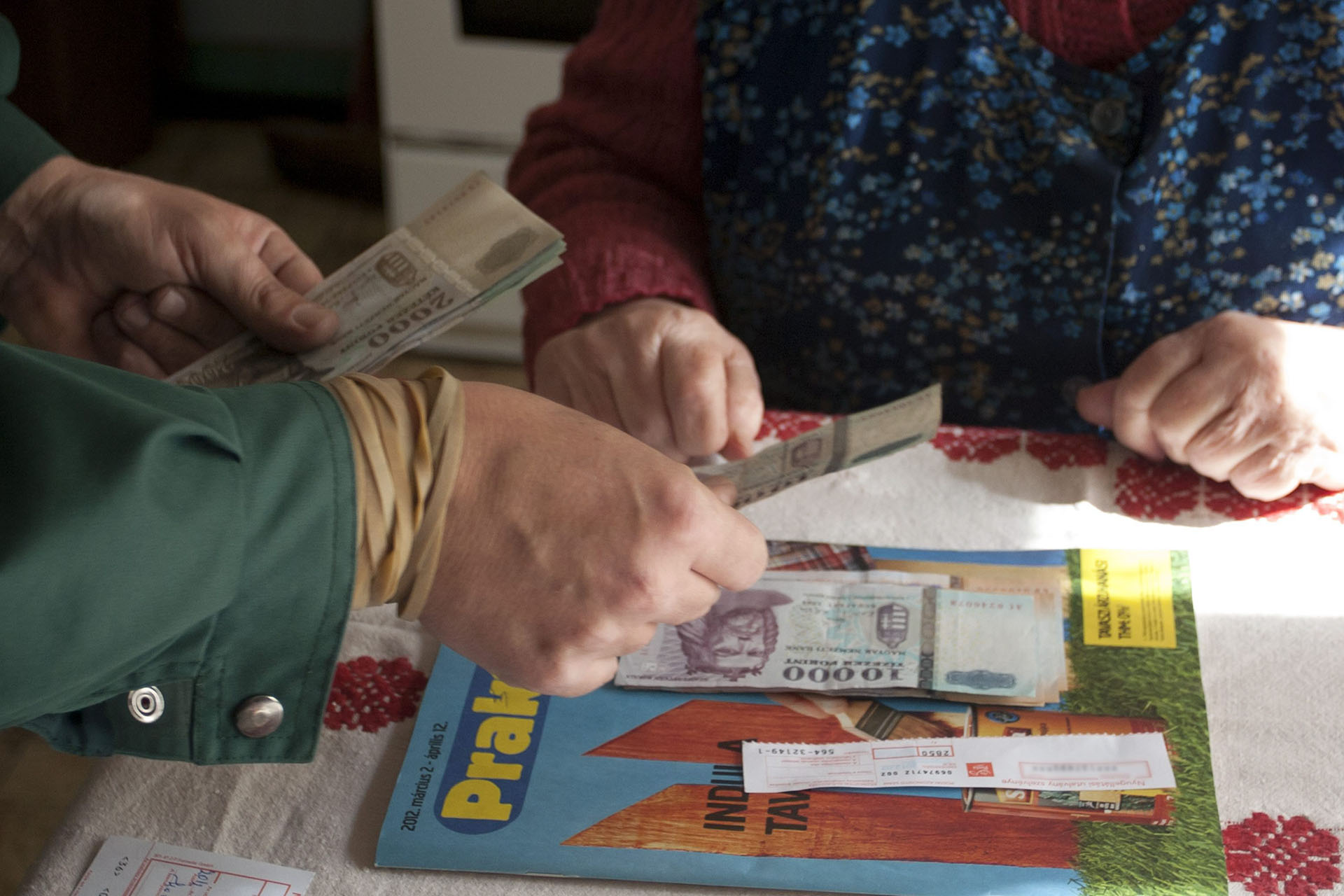 13. havi nyugdíj ide vagy oda, egyre szegényebbek a magyar nyugdíjasok