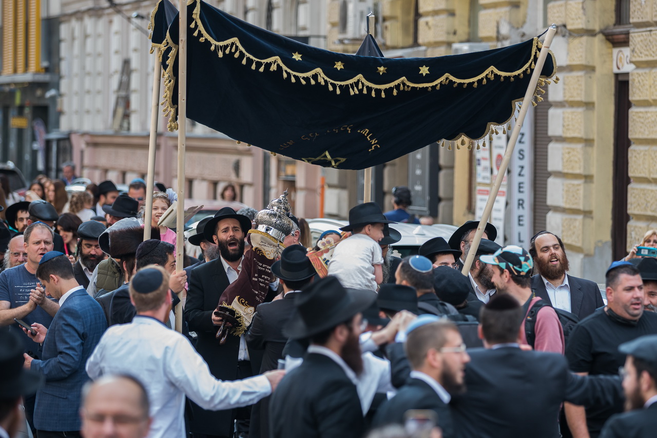 Antiszemita támadás a zsinagóga-avató ünnepségen