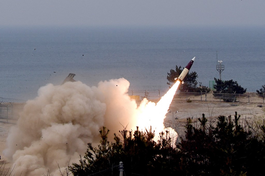 Szöul szerint Észak-Korea ballisztikus rakéta indítására készülhet tengeralattjáróról