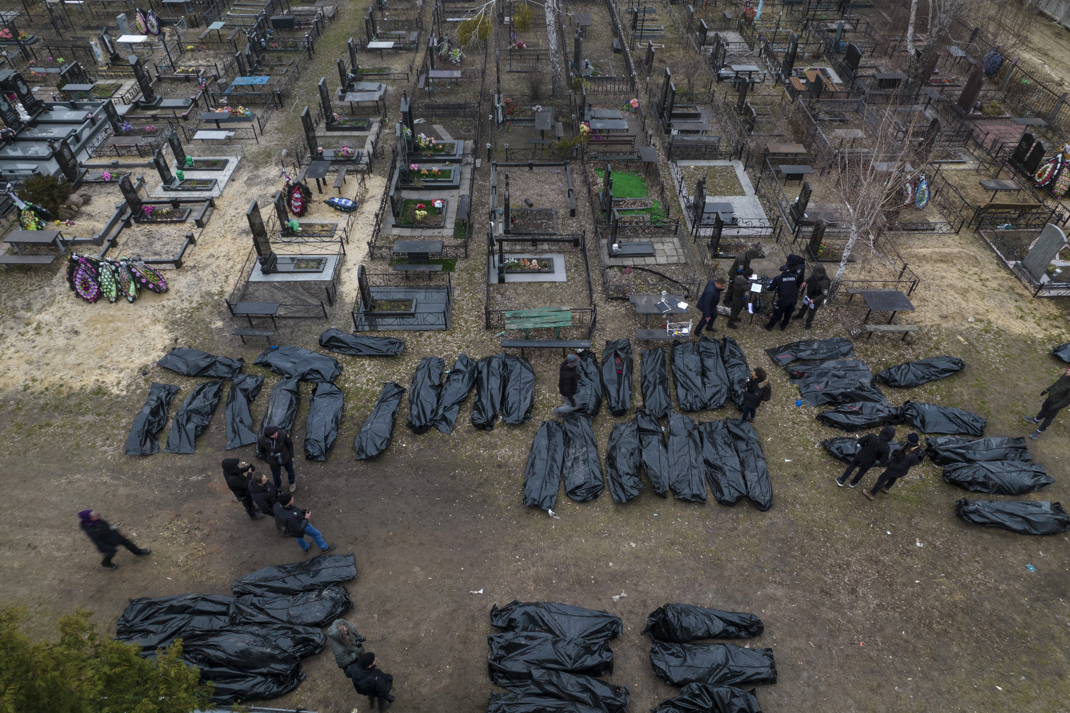 Az orosz megszállás áldozataira emlékeznek Ukrajnában Bucsa visszafoglalásának évfordulóján