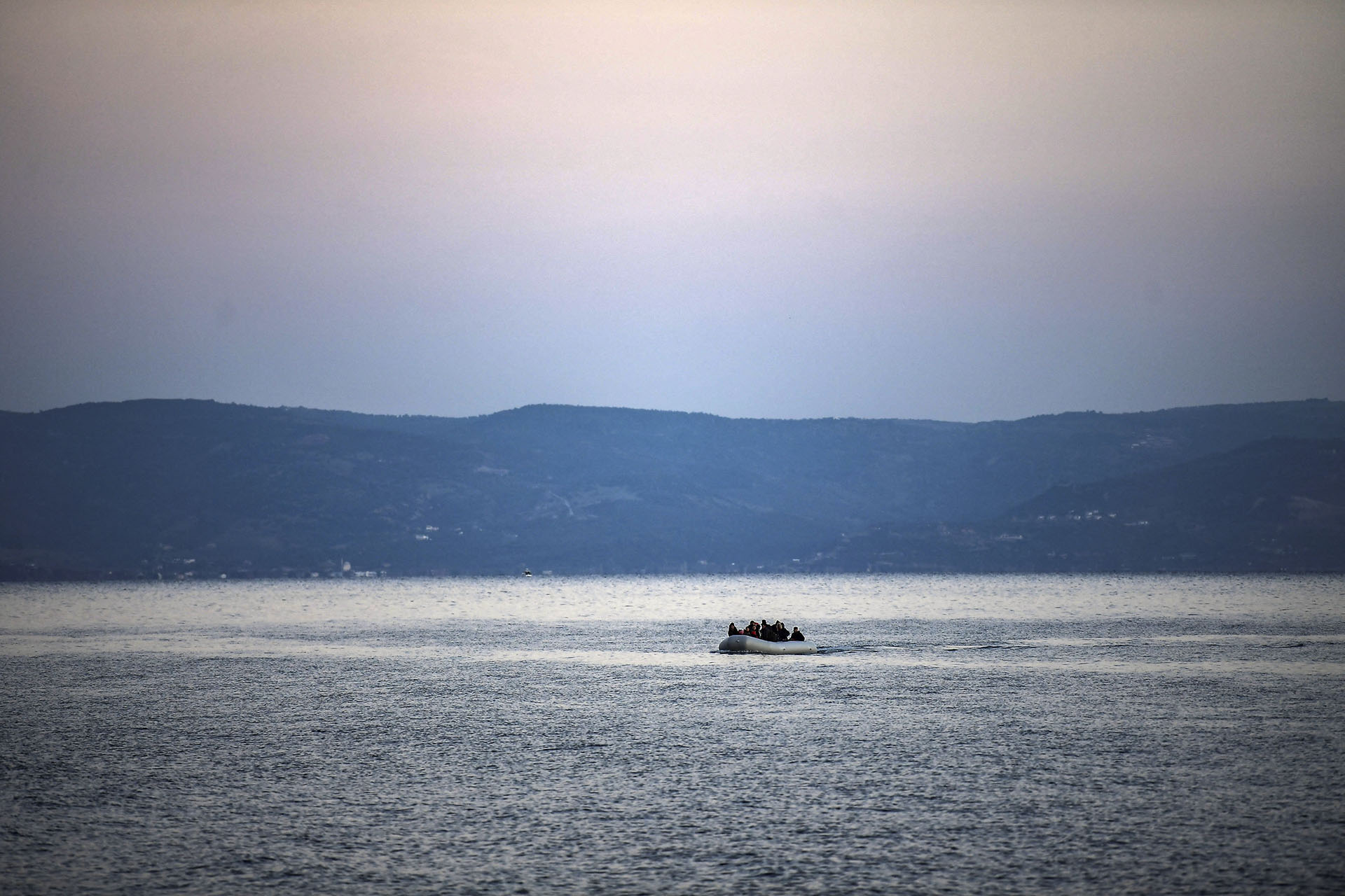 Elsüllyedt egy menekültekkel teli csónak az Égei-tengeren