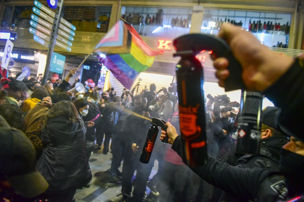 A helyi ispán betiltotta a Pride-ot, könnygázt fröcskölt a rendőrség
