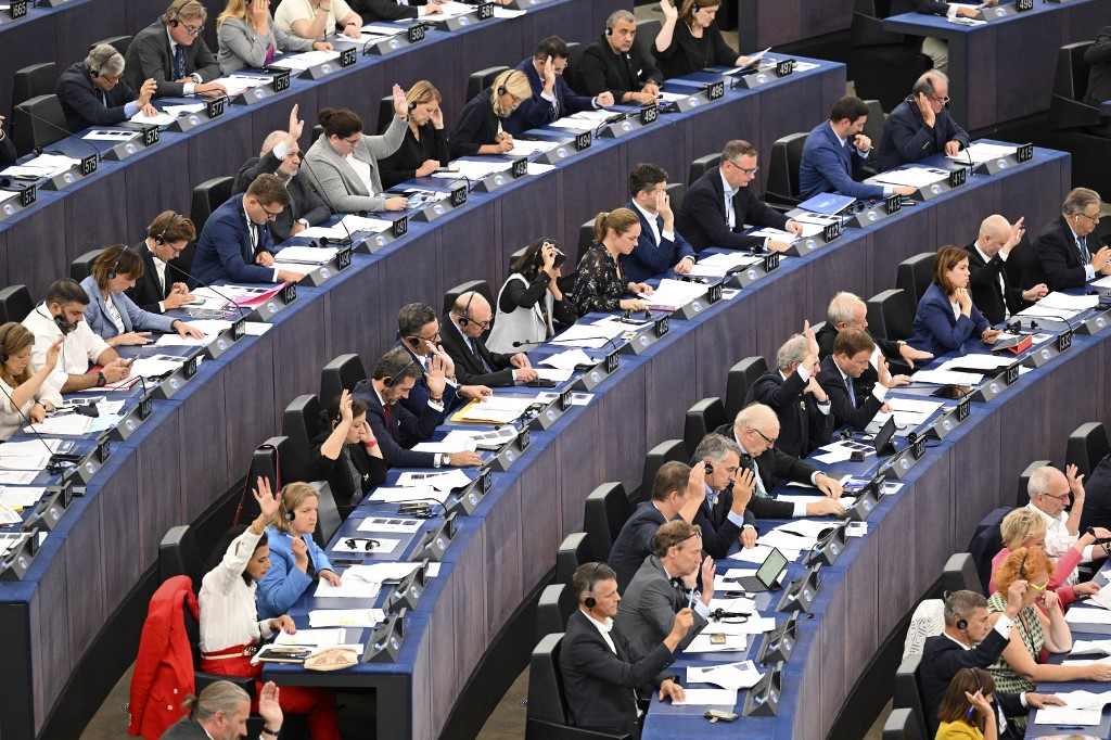 Brüsszel, migráns, LMBTQ, Gyurcsányné – így reagált a Fidesz az EP döntésére