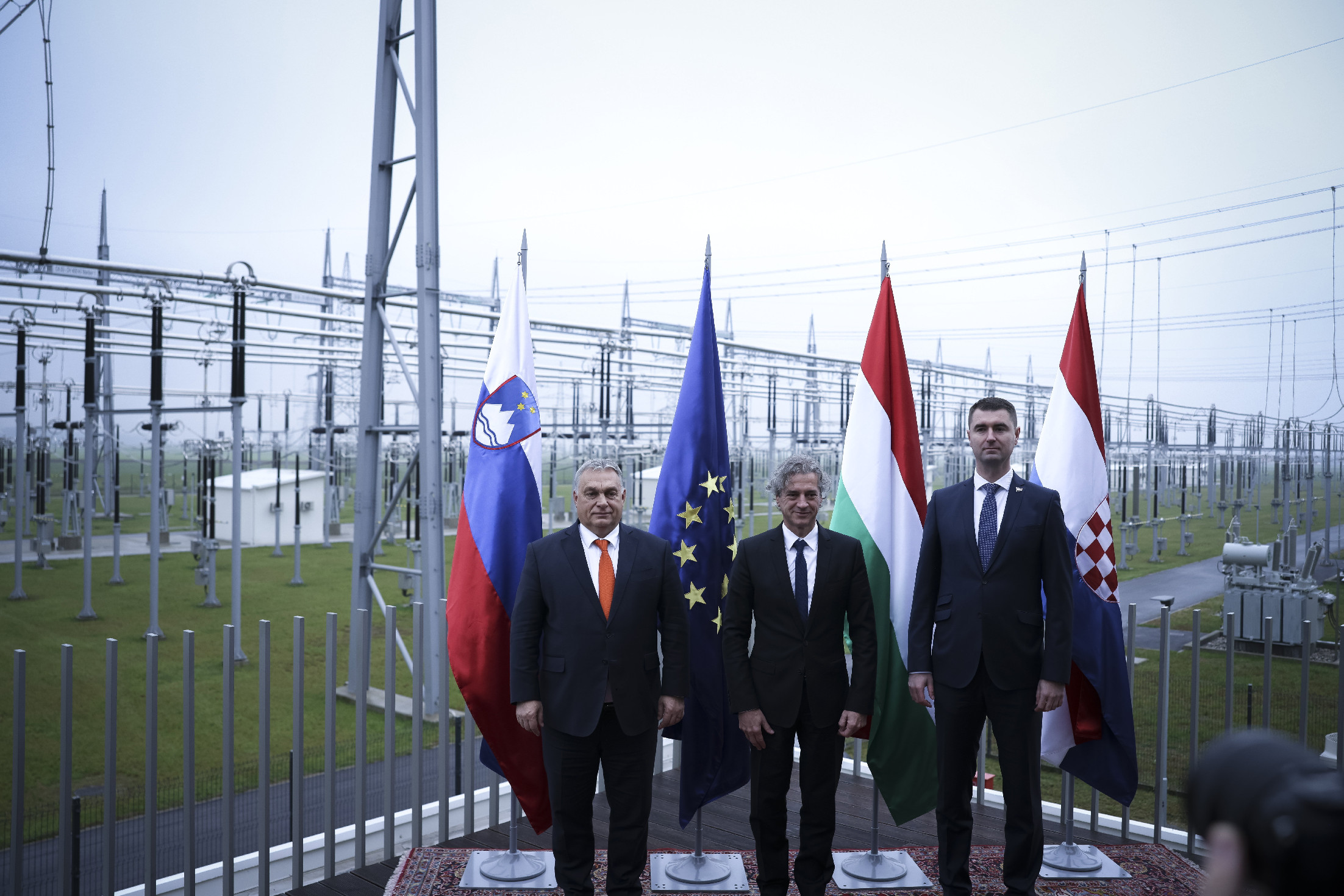 Orbán Viktornak egy villanyvezetékről a jövőbe vetett remény jutott az eszébe