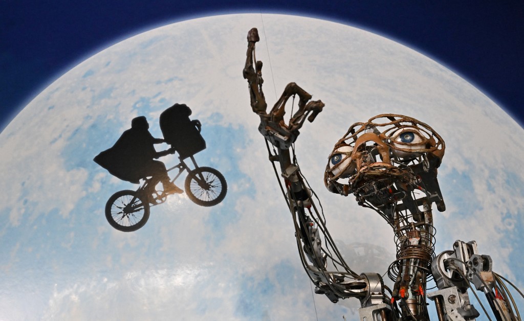 Közel egymilliárd forintnyi dollárért kelt el az eredeti E. T.