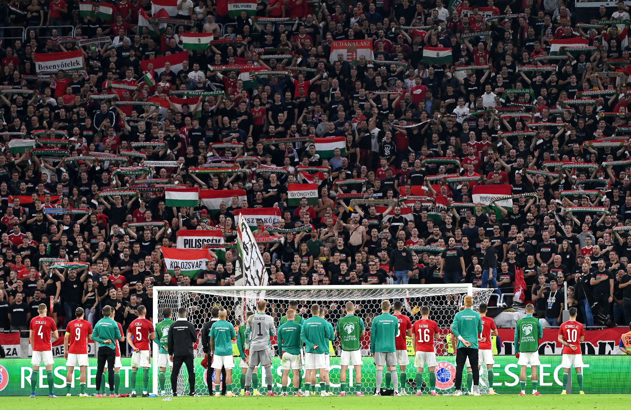 A válogatott mérkőzésein tilos lesz a nagy-magyarországos molinók használata