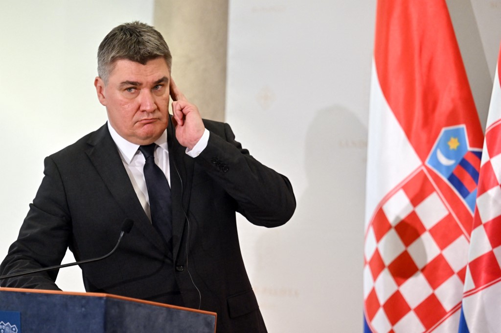 Horvát elnök: A Krím sosem lesz újra Ukrajna része, Koszovót pedig elrabolták a szerbektől