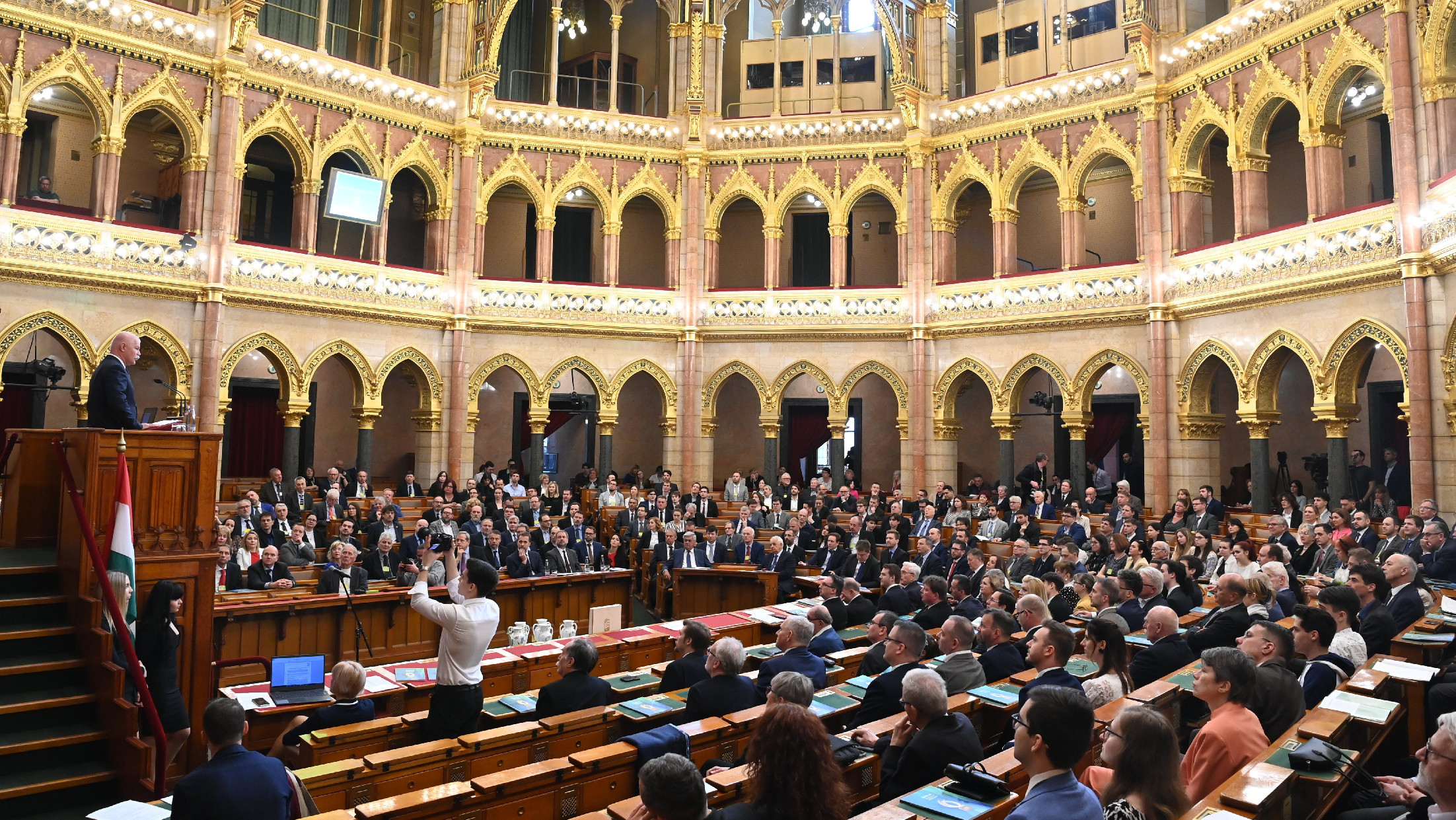 Módosította az idei költségvetést a parlament: megnövekedett a rezsivédelmi alap és a nyugdíjalap