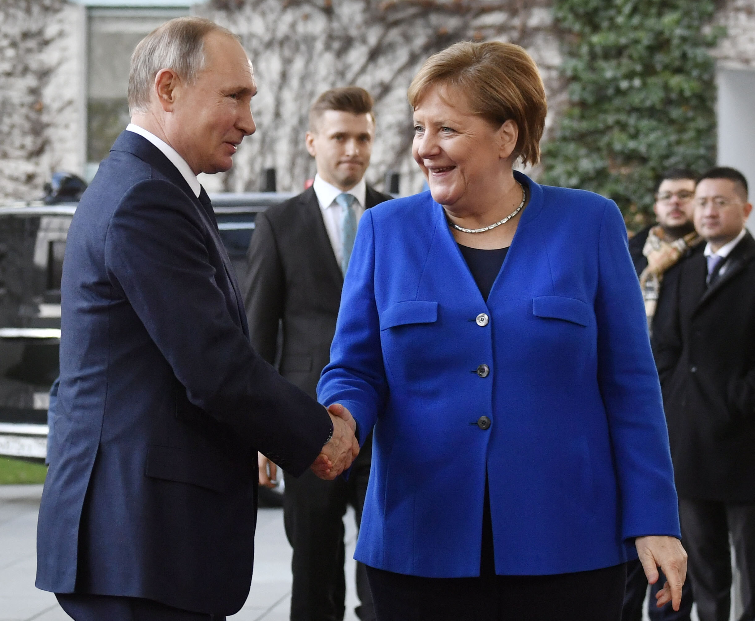 Putyin és Merkel: Európa biztonsága csakis közös erőfeszítésekkel biztosítható