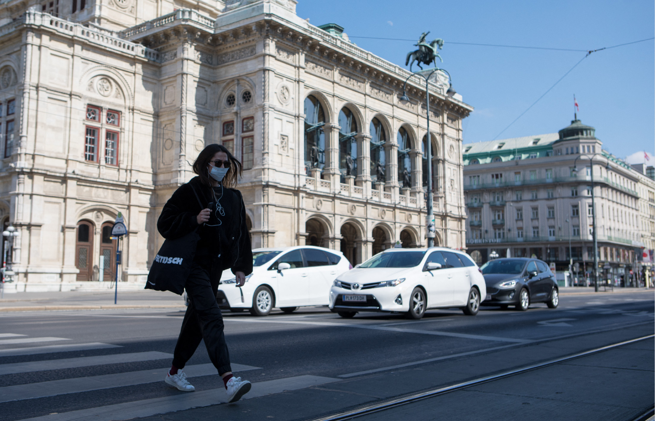 Ausztria kijárási korlátozással fenyegeti az oltatlanokat