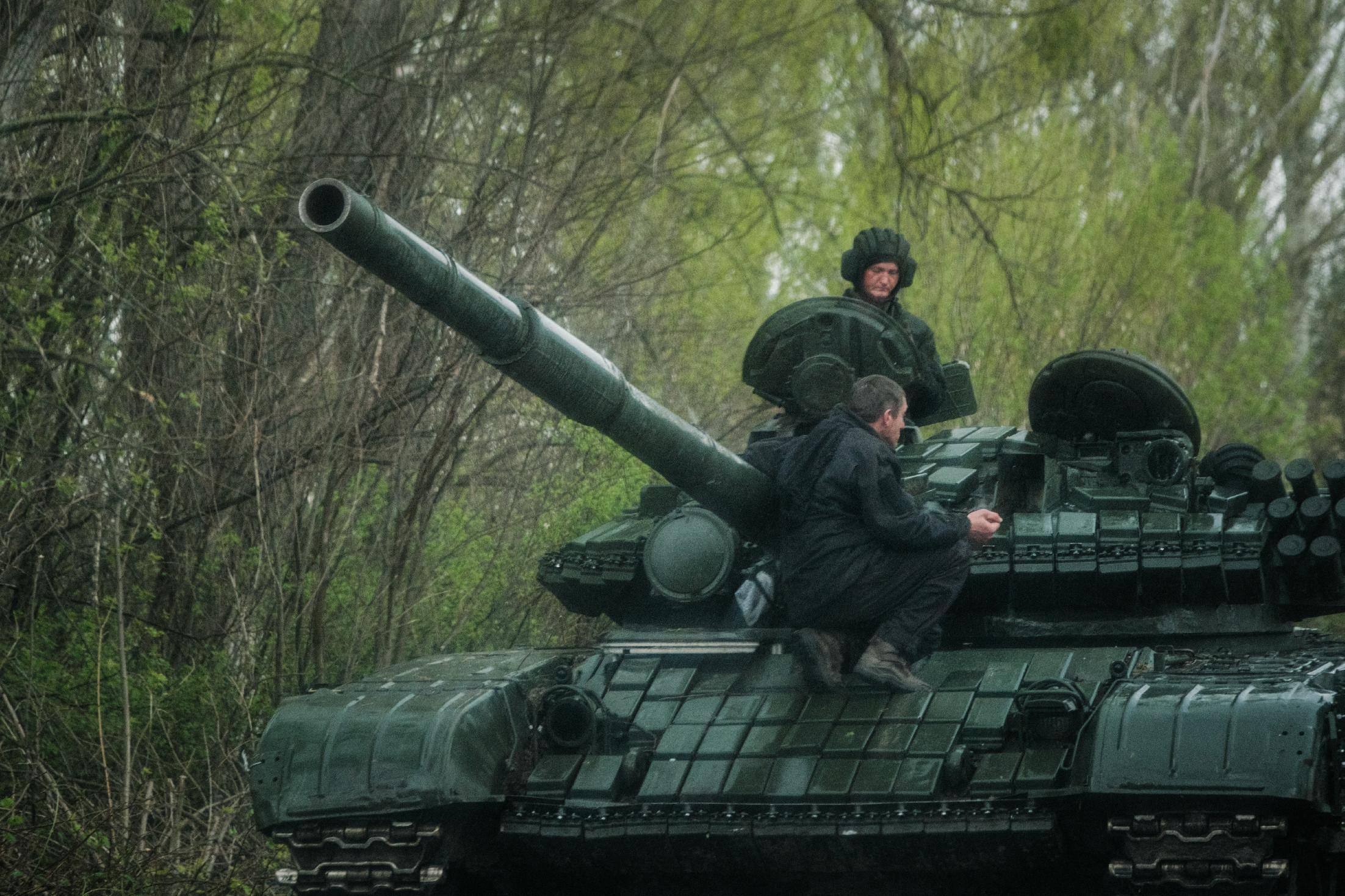 Videó: ilyen, amikor egy orosz tank áthajt a katonákon
