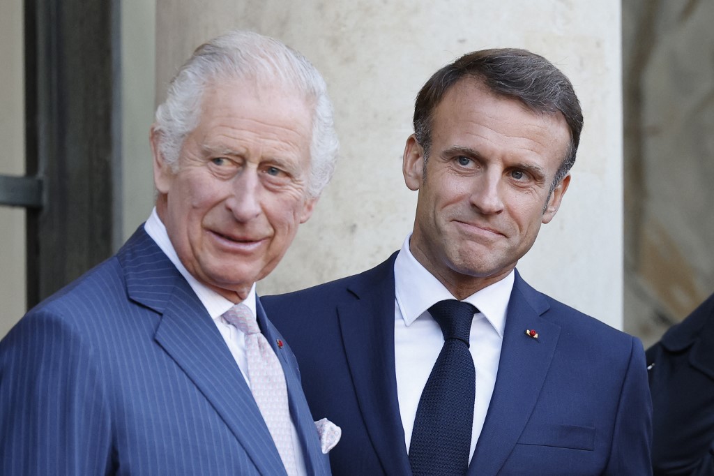 Ráment a francia adófizetők gatyája is, de Macron csak teletömte III. Károly király hasát tavaly