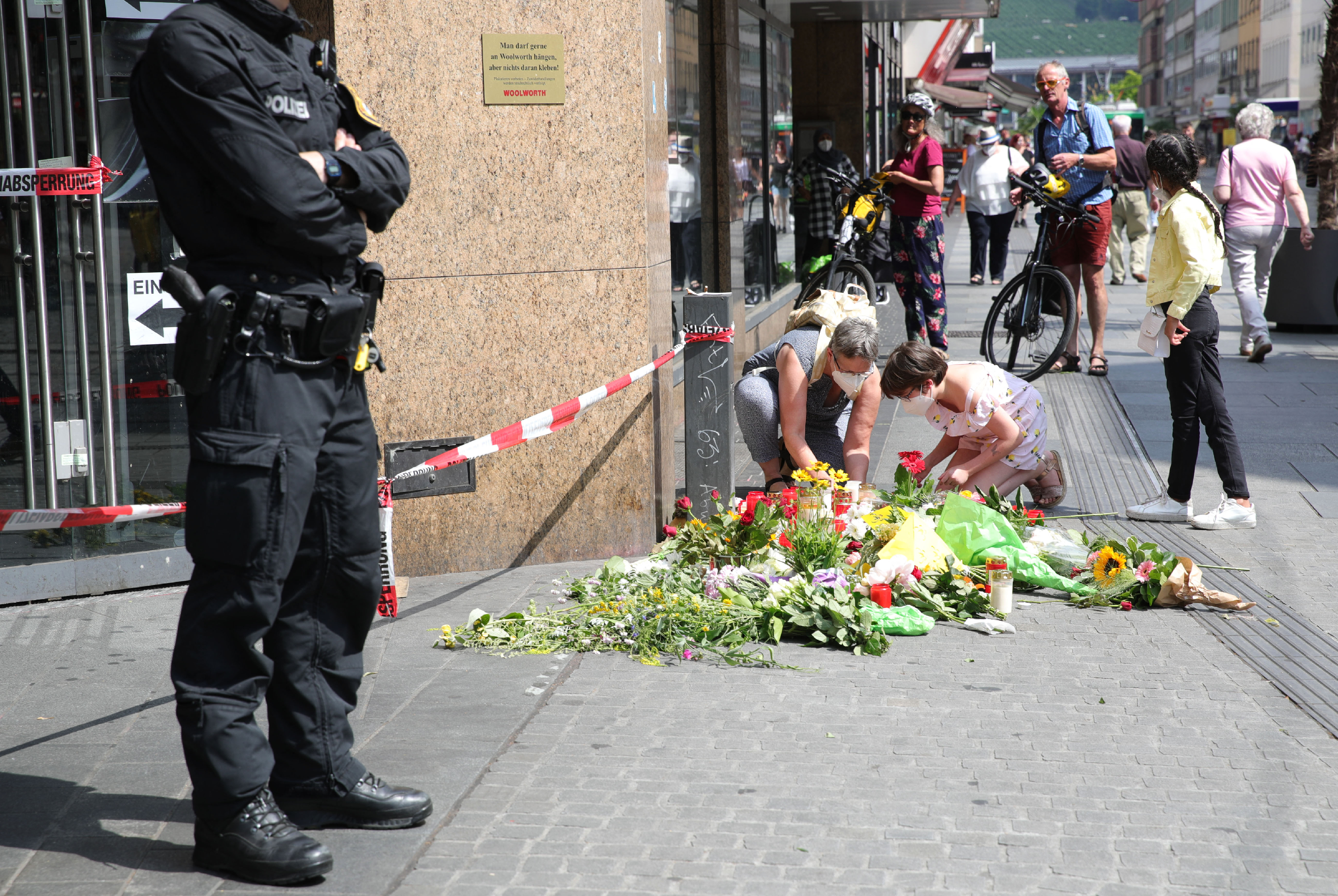 Három ember meghalt, öten súlyosan megsérültek Németországban a pénteki késelésben