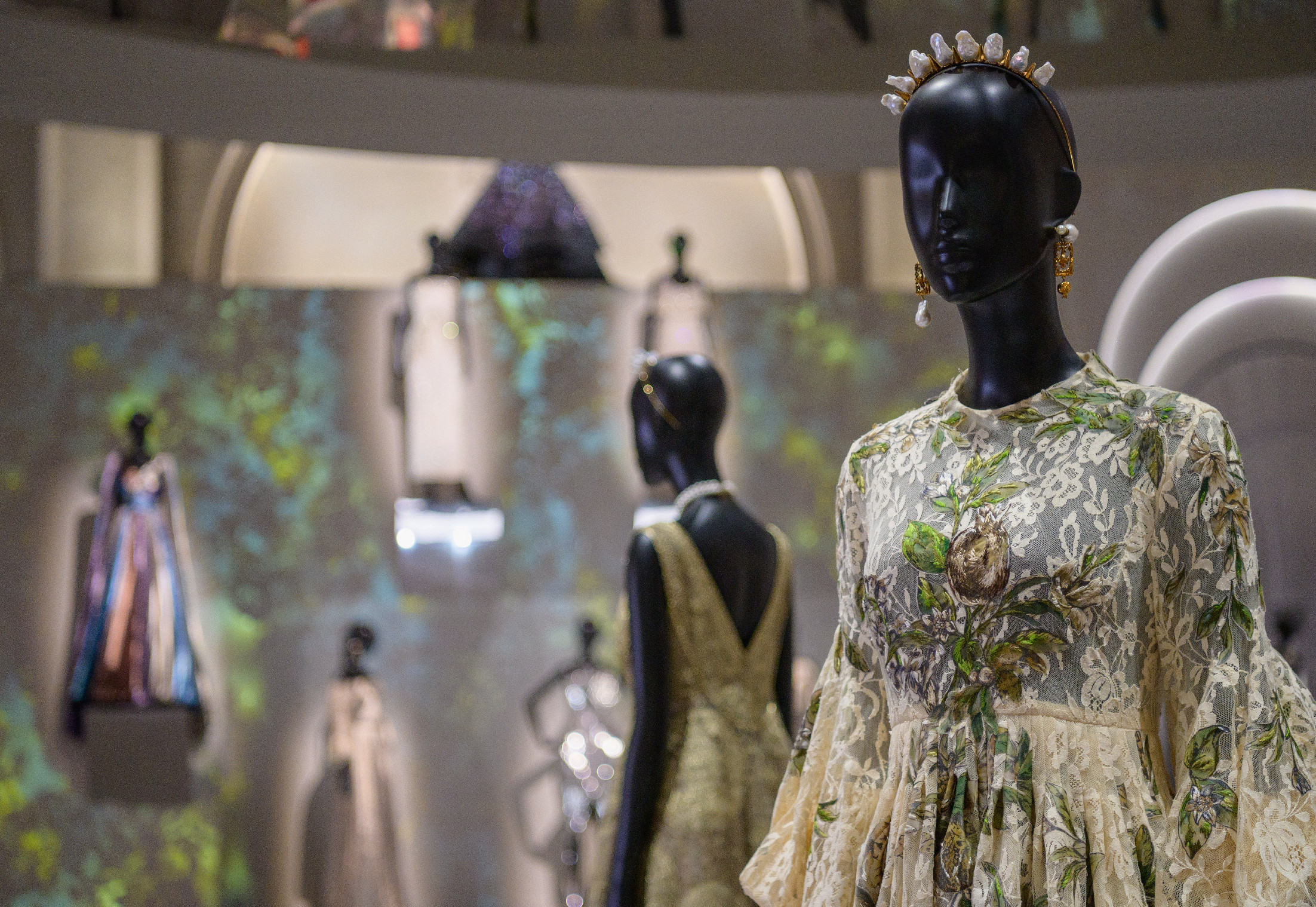 A New York-i Brooklyn Múzeum kiállítással ünnepli Christian Dior divattervezőt