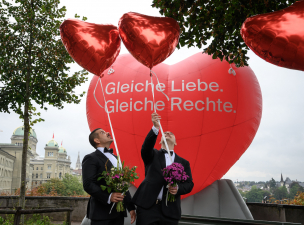 Megkötötték az első melegházasságot Svájcban