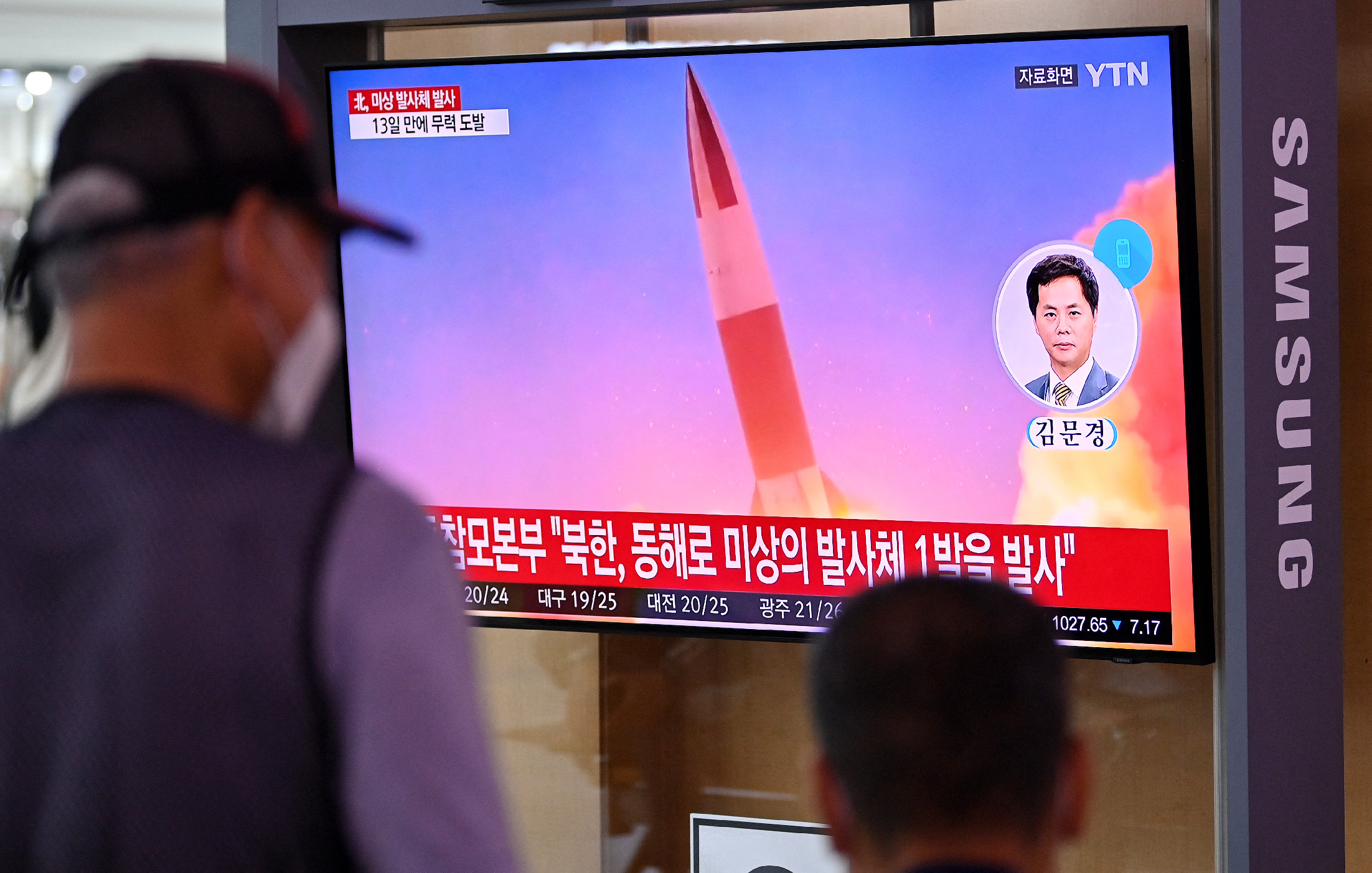 Észak-Korea háborús eszközeit villogtatja: rakétakilövés történt a Koreai-félszigeten
