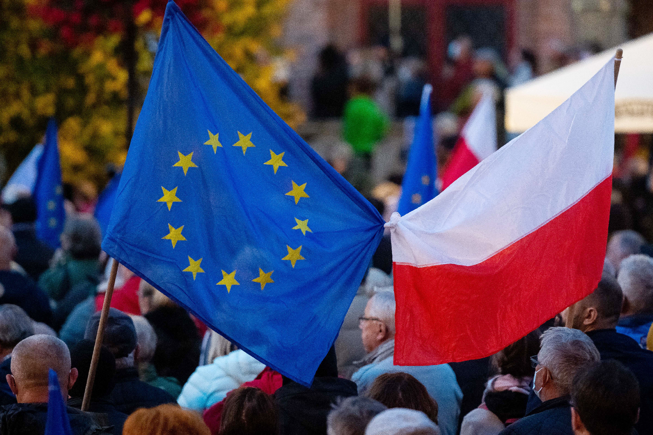 Döntött az Európai Bizottság Lengyelországgal szemben