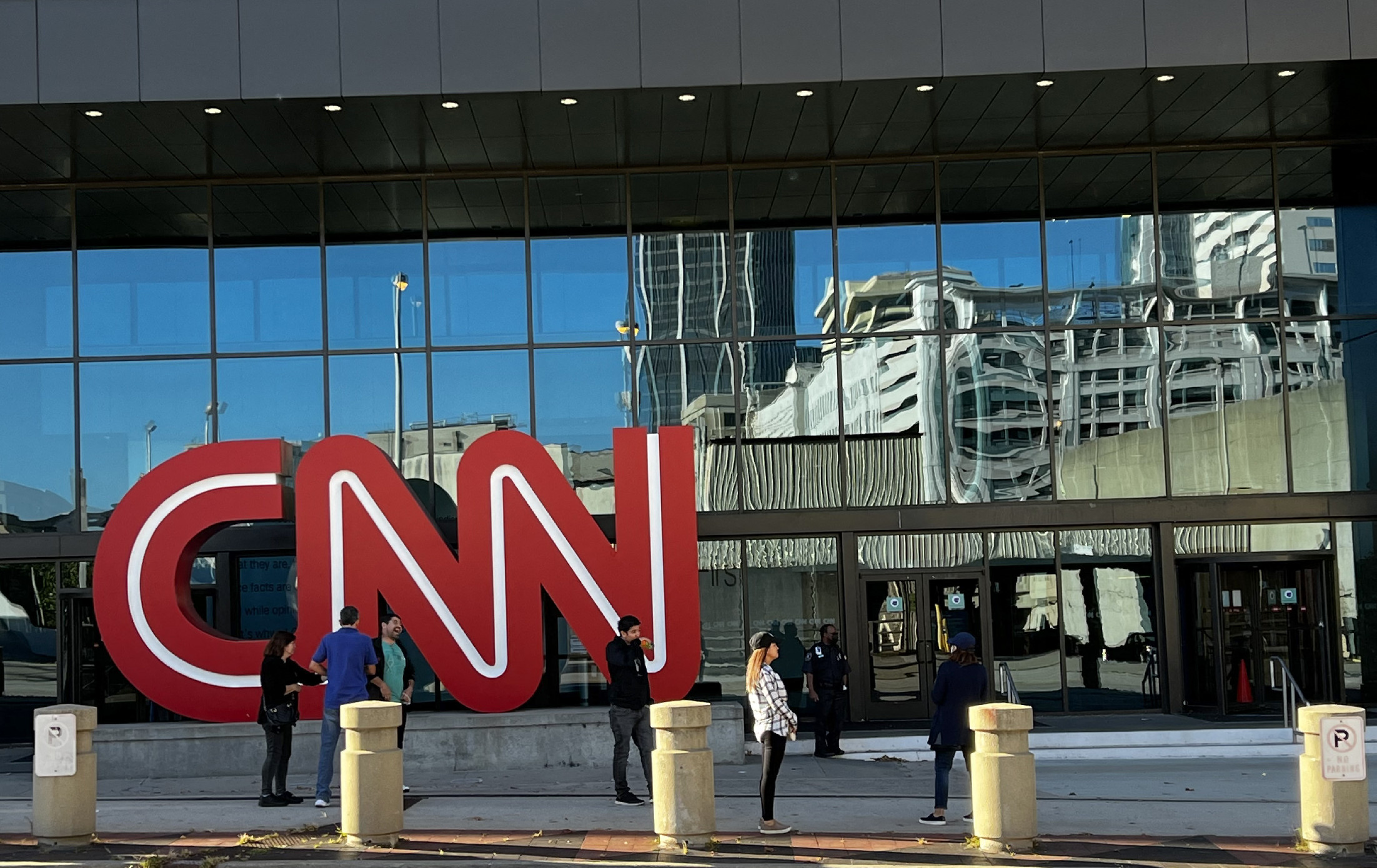 Eltitkolt viszonya miatt mondott le a CNN elnöke