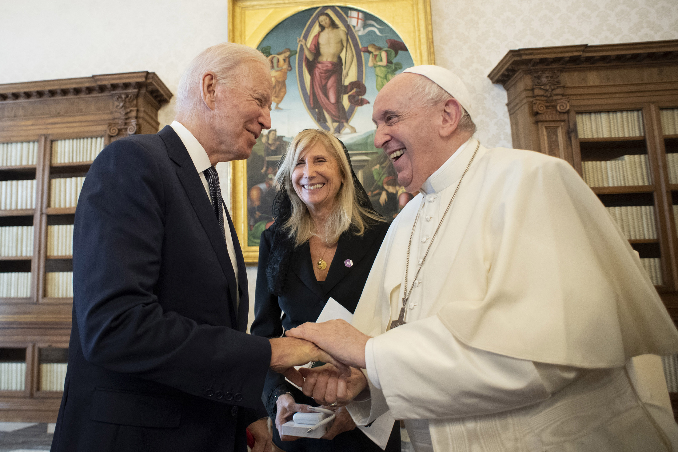 Joe Biden szerint az egyetlen téma, amiről érdemben beszéltek a pápával, hogy az elnök „remek katolikus