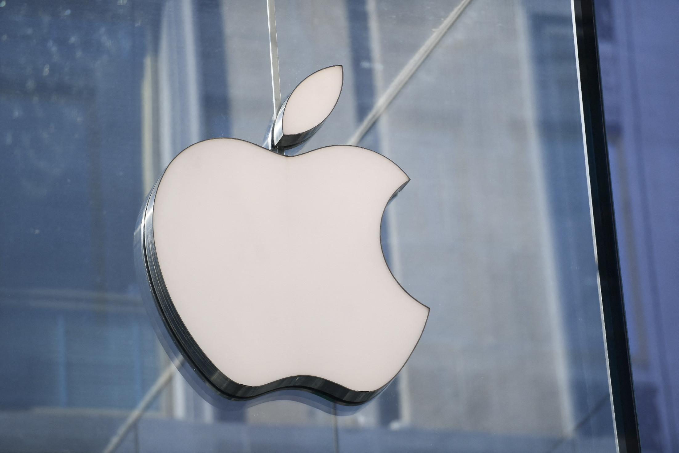 Az Apple bepereli a Pegasus kémszoftver gyártóját, a NSO Groupot