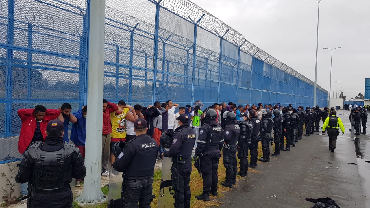Ecuadorban szabályosan csatát vívtak az elítéltek, a csatornából halásszák ki a holttesteket
