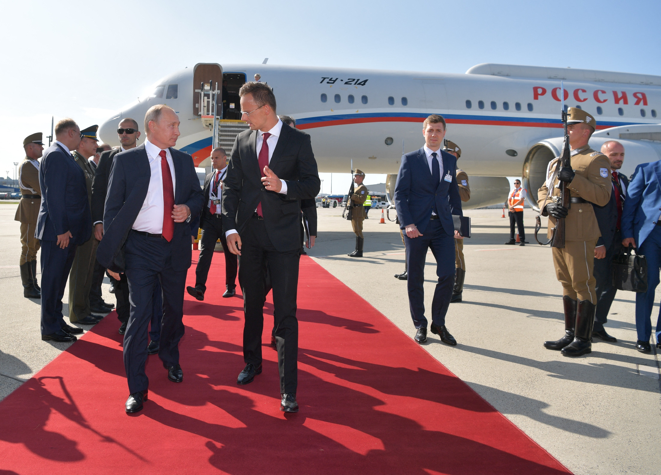 Barátságrenddel tüntette ki Szijjártó Pétert Putyin