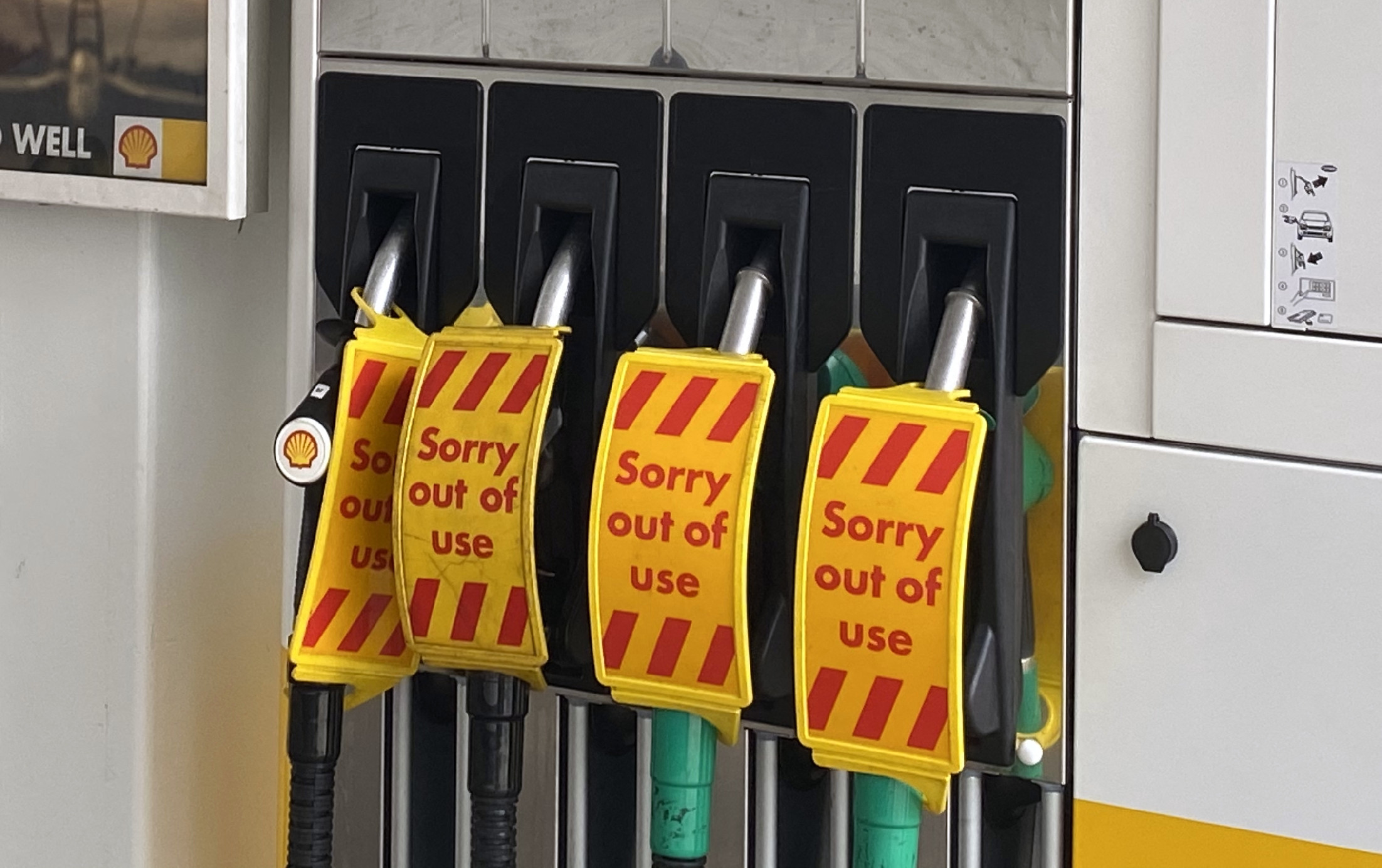 Kit hibáztatnak a britek az üzemanyaghiányért