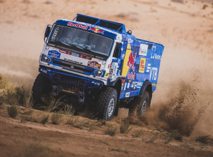 Robbantás rázta meg a Dakar-ralit