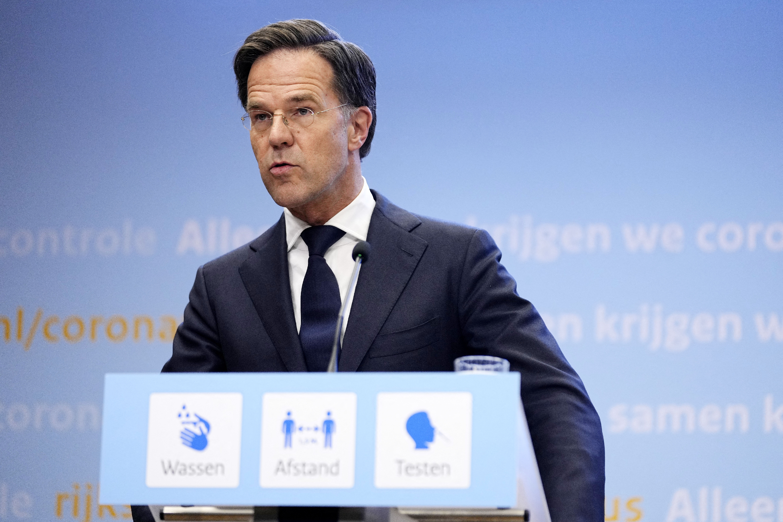 A holland miniszterelnök bocsánatot kért a korlátozások túl korai feloldása miatt