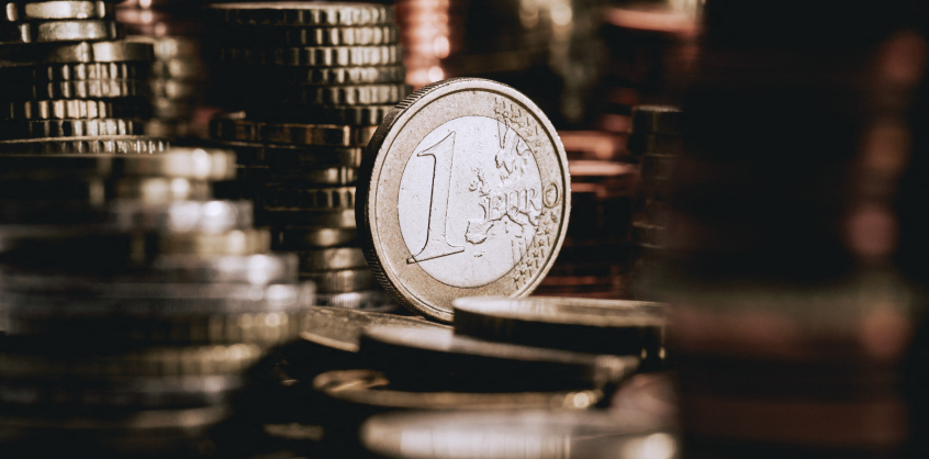 Húsz éves mélypontra kerülhet az euró