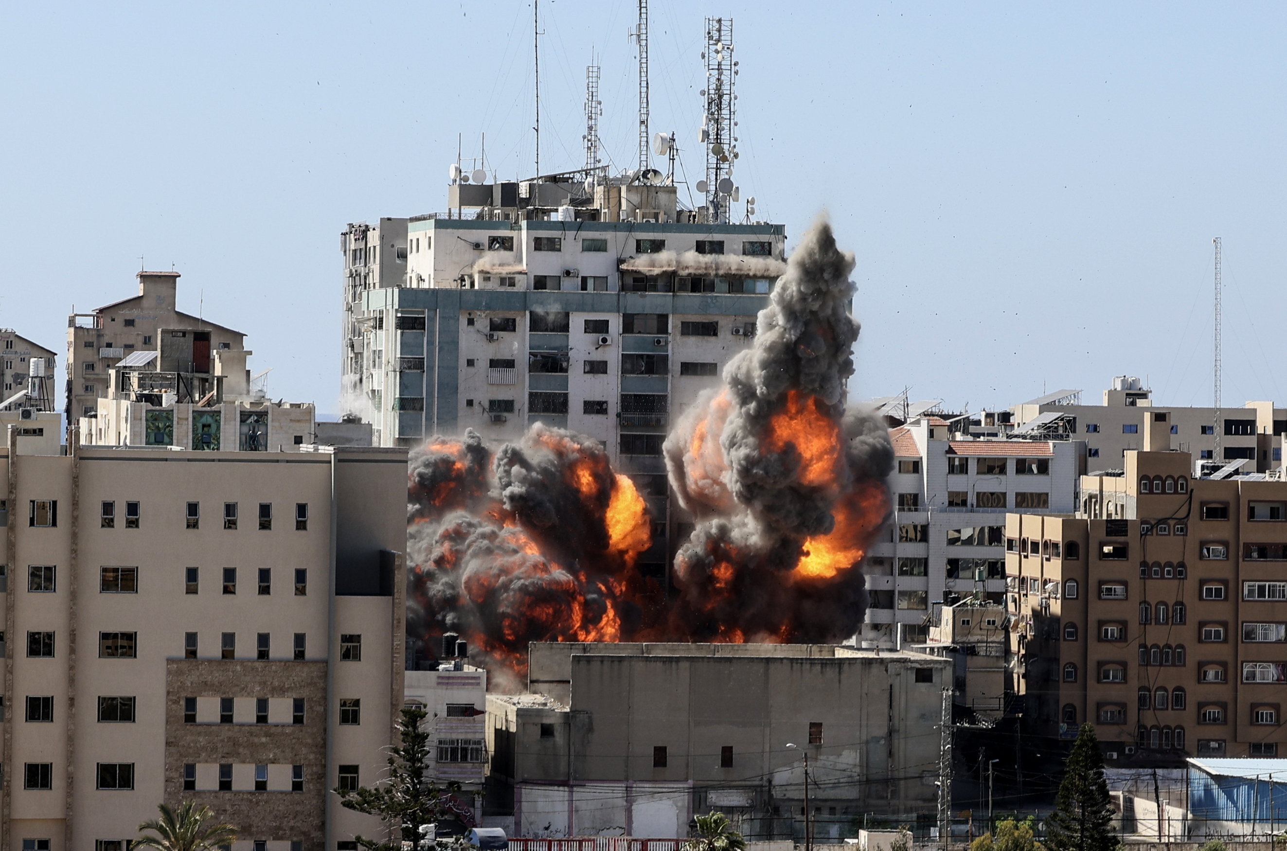 Felborzolta a nemzetközi közvéleményt az al-Dzsazíra és az AP gázai szerkesztőségének lerombolása