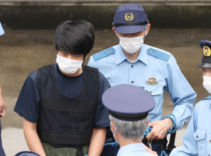 Felfüggesztették az Abe Sindzó gyilkosa elleni büntetőjogi eljárást