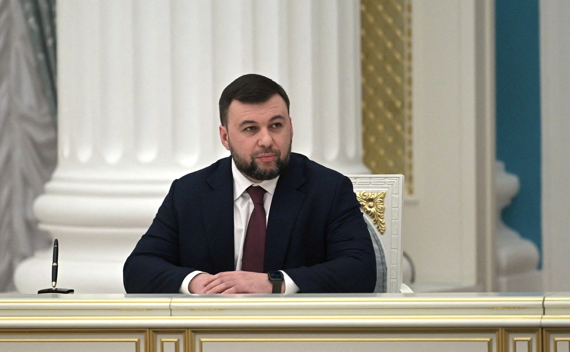 Donyeck vezetője: Tárgyalásokat akarunk Ukrajnával, de szükség lehet a „nagy Oroszország” segítségére