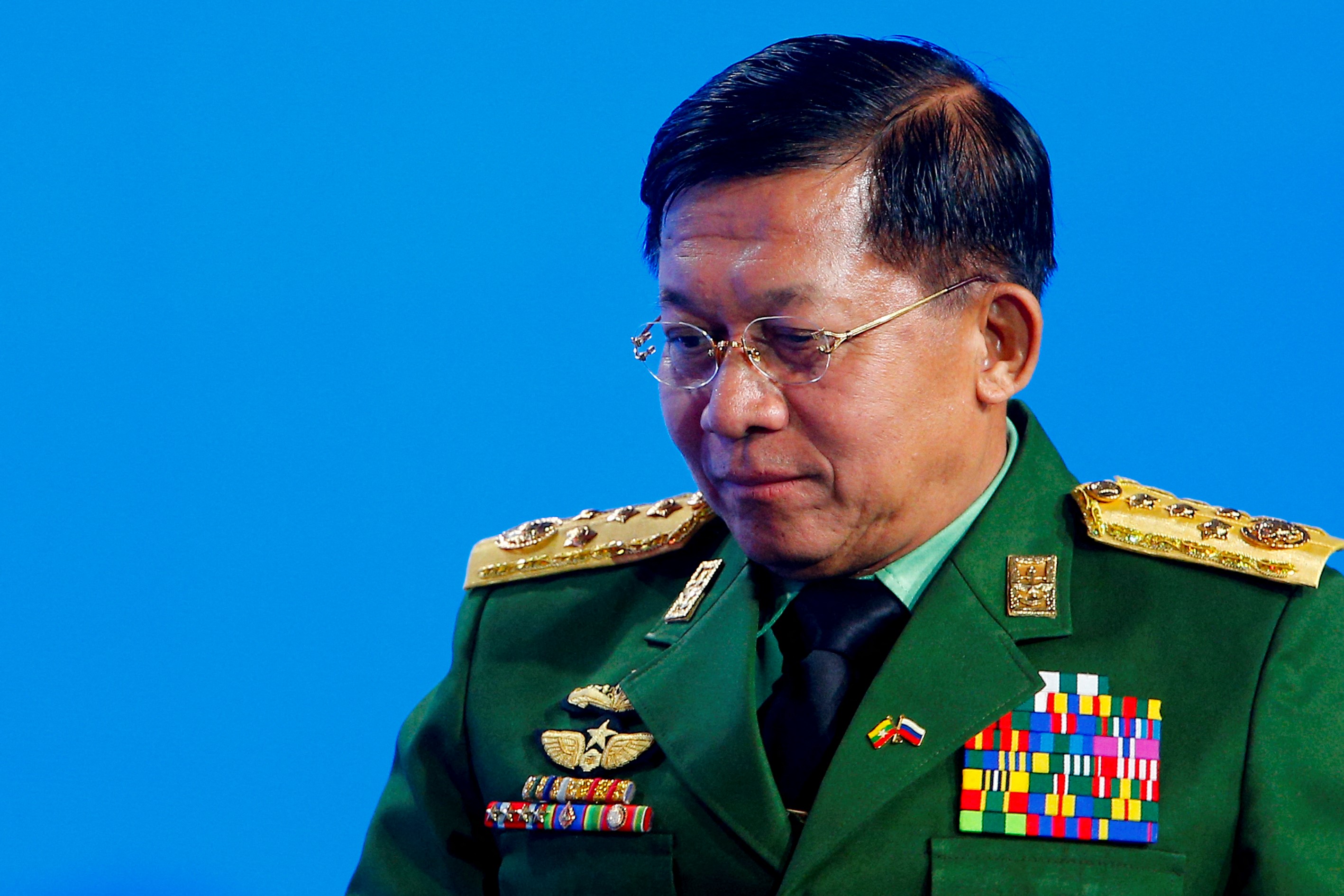Oroszország megegyezett a mianmari puccsista hadsereg vezetőjével
