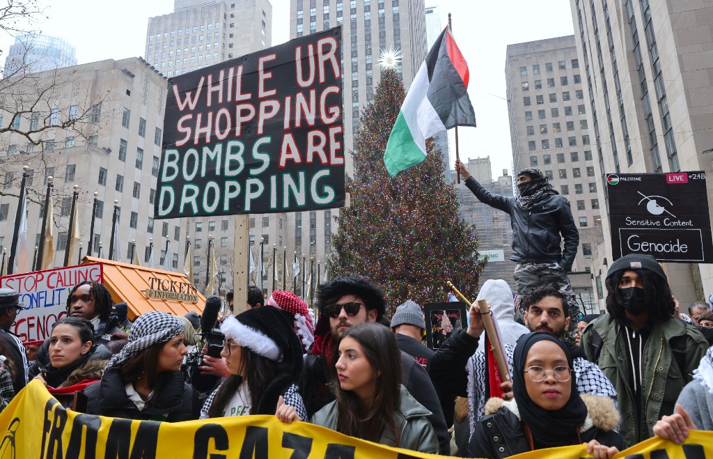 Rendőrökkel csaptak össze a palesztinpárti tüntetők New Yorkban Karácsonykor