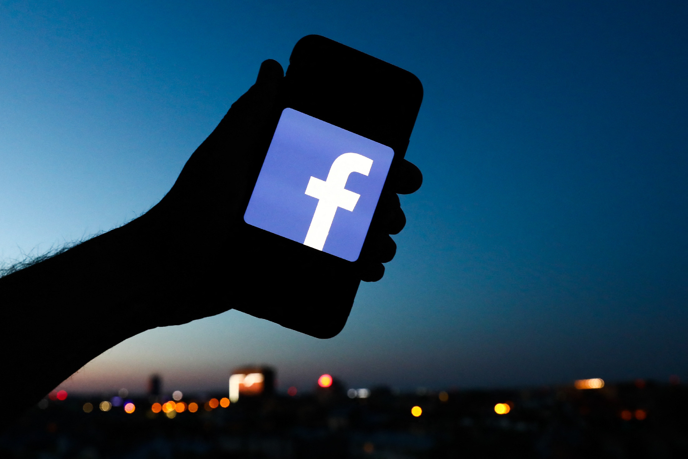Jöhet a fizetős Facebook, hirdetések nélkül