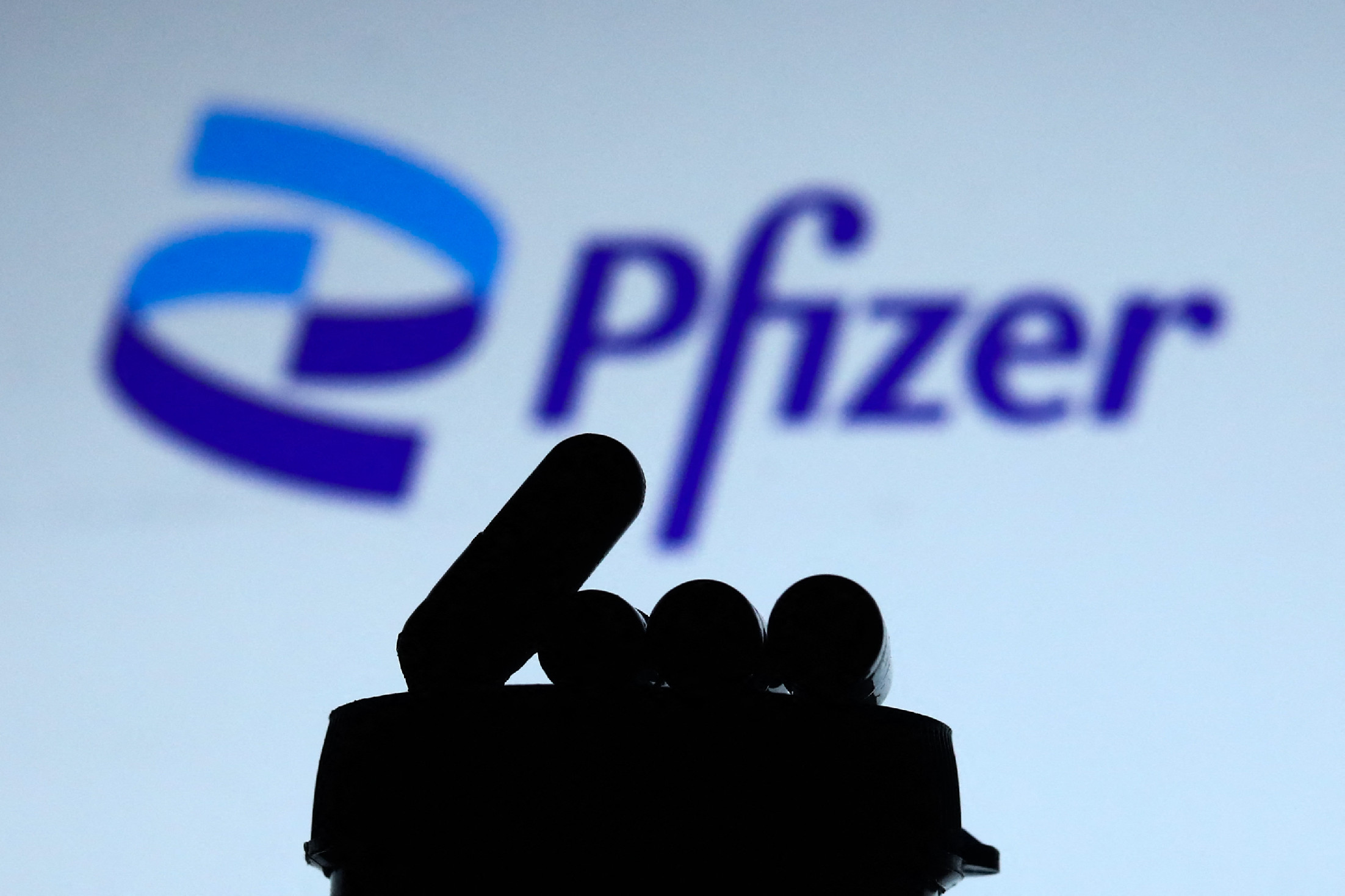 A magyar államot is beperelte a Pfizer