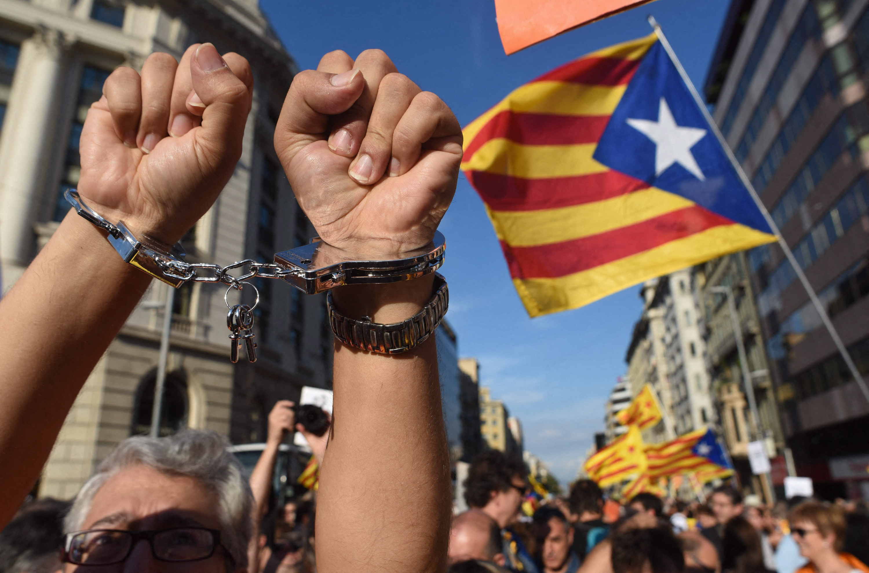 Kiengedik a börtönből az elítélt katalán függetlenségi vezetőket