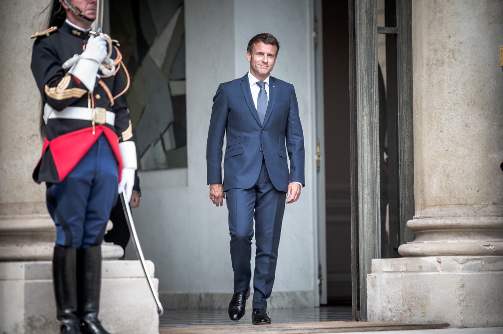 Új kormányt alakított Macron a régi pártokkal