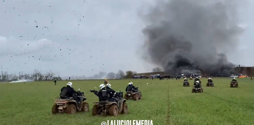 Videó: quadról szórta a gumilövedéket a tüntetőkre a francia rendőrség