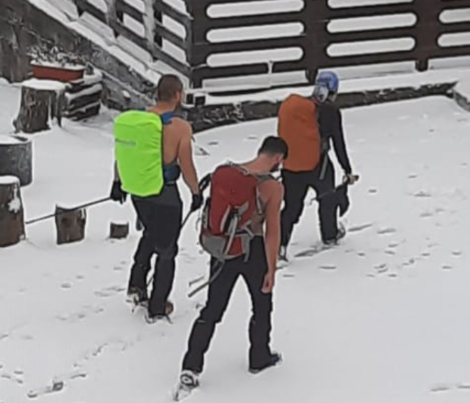 Ebbe ne vágjon bele félmeztelenül – ajánlják a hegyimentők