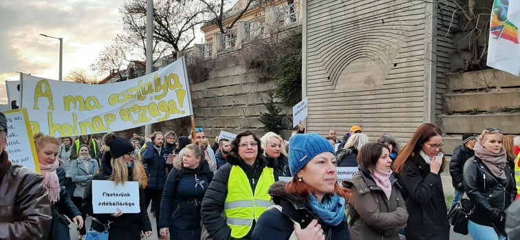 Várhatóan több száz intézményben teszik le a munkát a tanárok