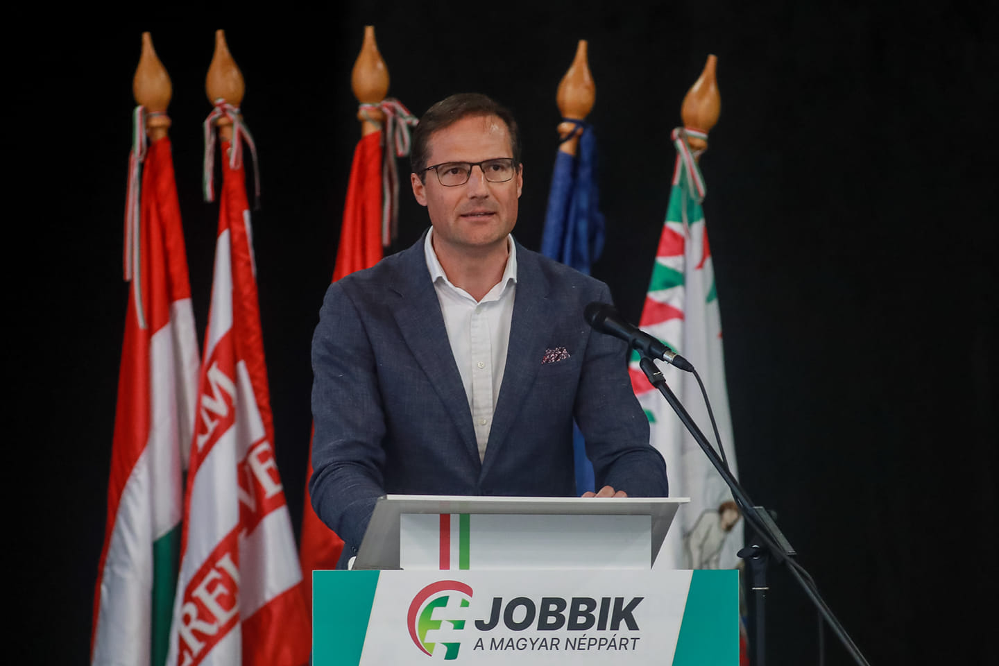 Egyedül vág neki az EP-választásnak a Jobbik