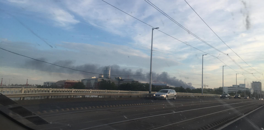 Tűz ütött ki egy 22. kerületi üzem területén