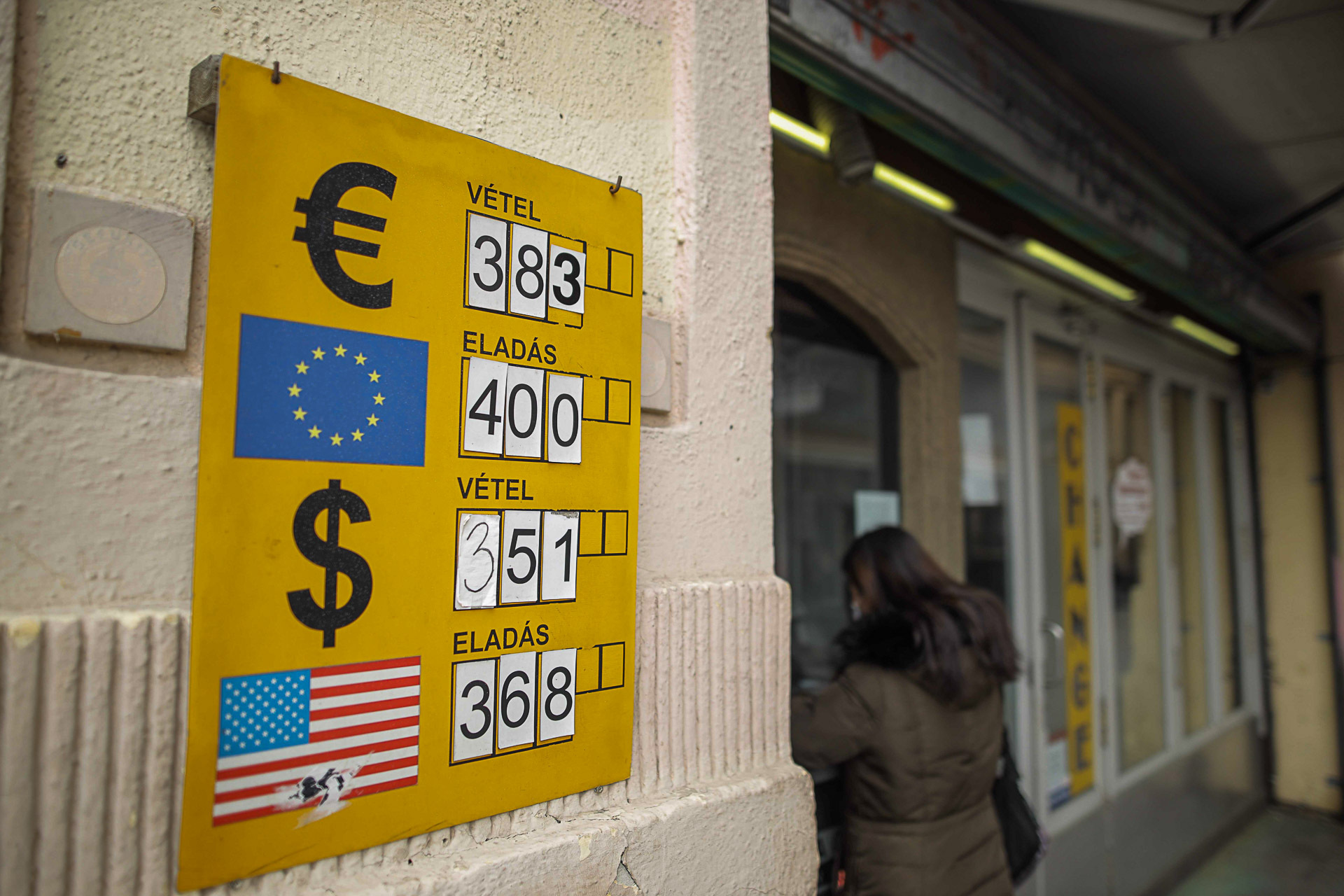 Nem a forint erősödött, az euró gyengült, mutatjuk mennyit ér a pénze