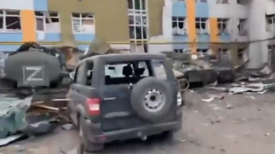 Videón, ahogy az amerikai nehézfegyver elpusztít egy orosz bázist